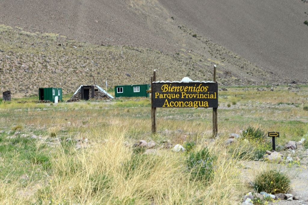 02 Bienvenidos Parque Provincial Aconcagua Sign At Punta de Vacas 2434m